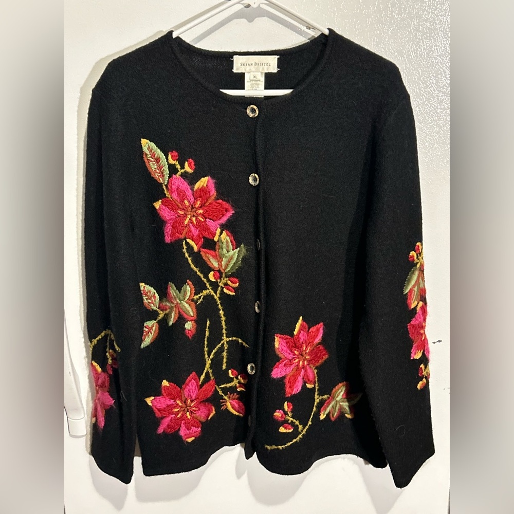 Vtg Susan Bristol Black 100% Wool Embroidered Button Up  Knit Cardigan Size XL.